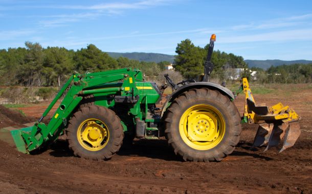 Alquiler de tractores en Ibiza